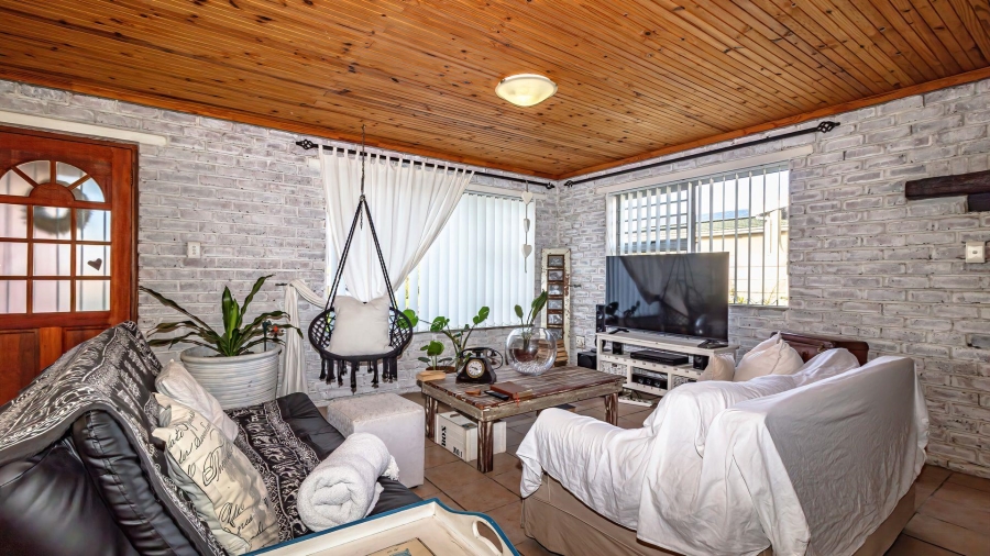 3 Bedroom Property for Sale in De Kelders Western Cape